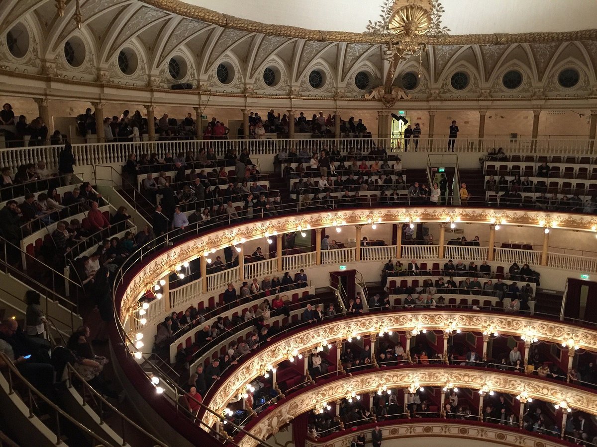 🎭 페트루첼리 극장 (Teatro Petruzzelli)